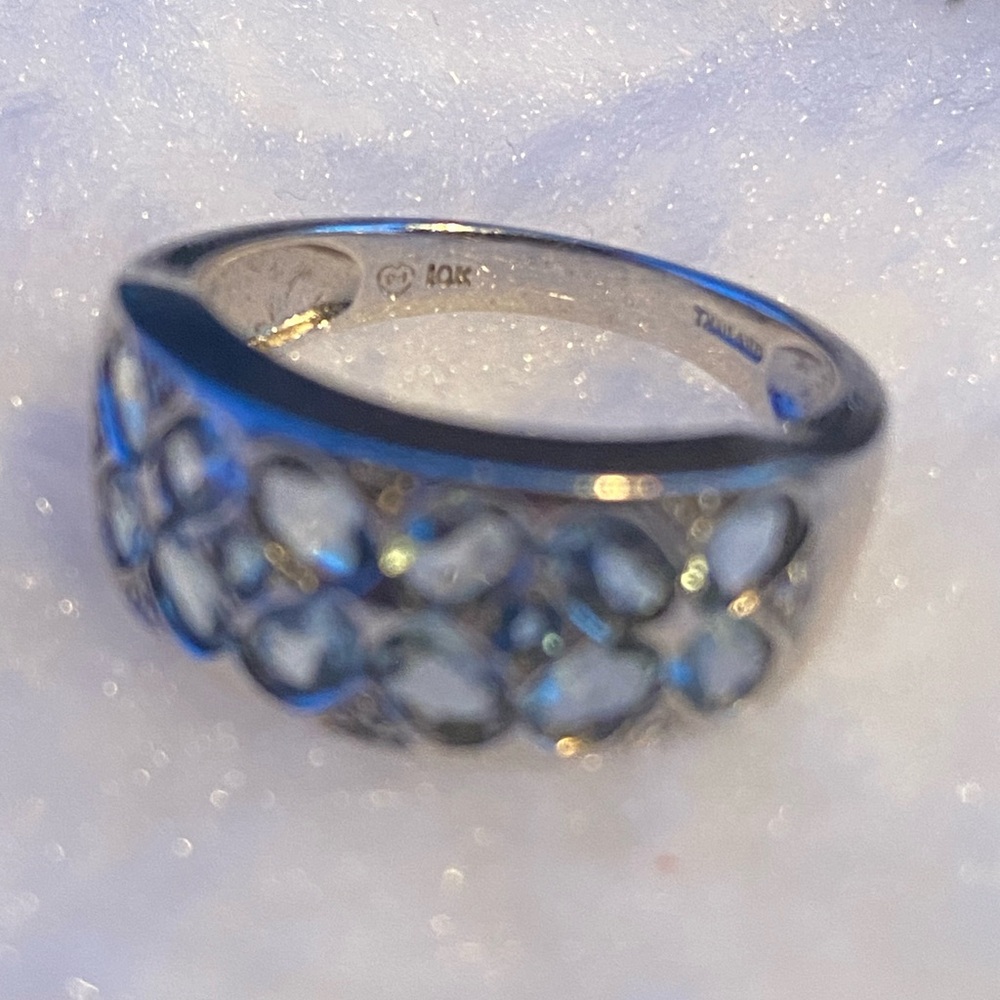 Elegant 10k White Gold Women's Ring